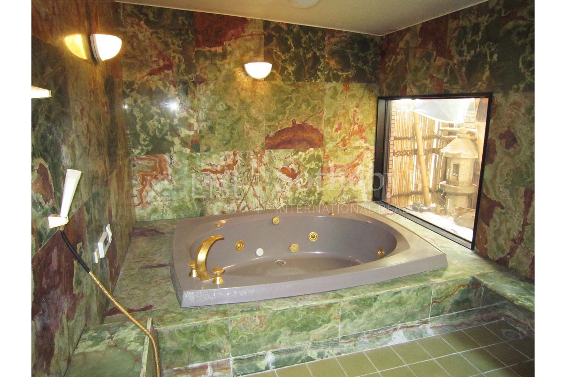 Kugahara House, luxury home in Ota-Ku, Tokyo, Japan | A Bathroom | Sotheby's International Realty | Finest Residences