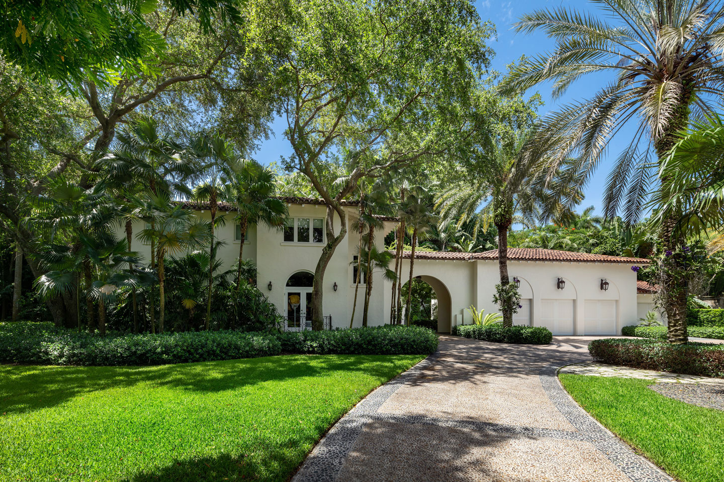 3725 Leafy Way, Coconut Grove, Miami, Florida, USA | Alley | Listed by Dennis Carvajal, Real Estate Agent, ONE Sotheby's International Realty | Finest Residences