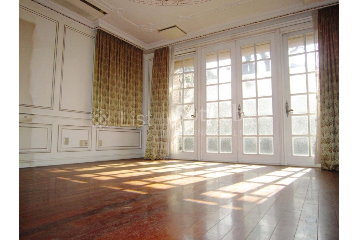 Kugahara House, luxury home in Ota-Ku, Tokyo, Japan | Living Room | Sotheby's International Realty | Finest Residences