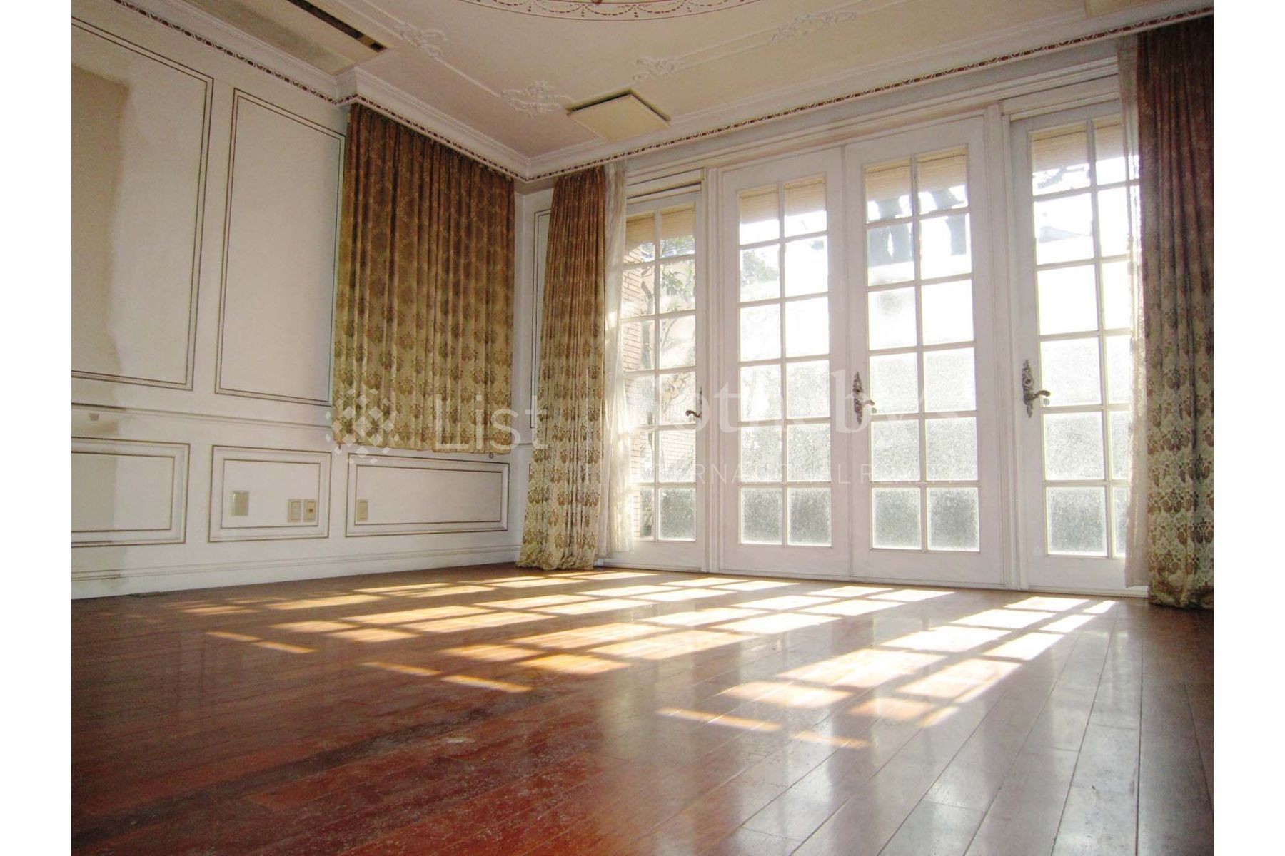 Kugahara House, luxury home in Ota-Ku, Tokyo, Japan | Living Room | Sotheby's International Realty | Finest Residences