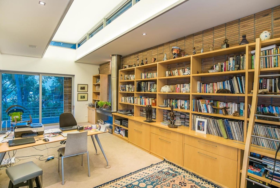 Sea side property in Cape Town, South Africa | Study | Jawitz Properties | Finest Residences