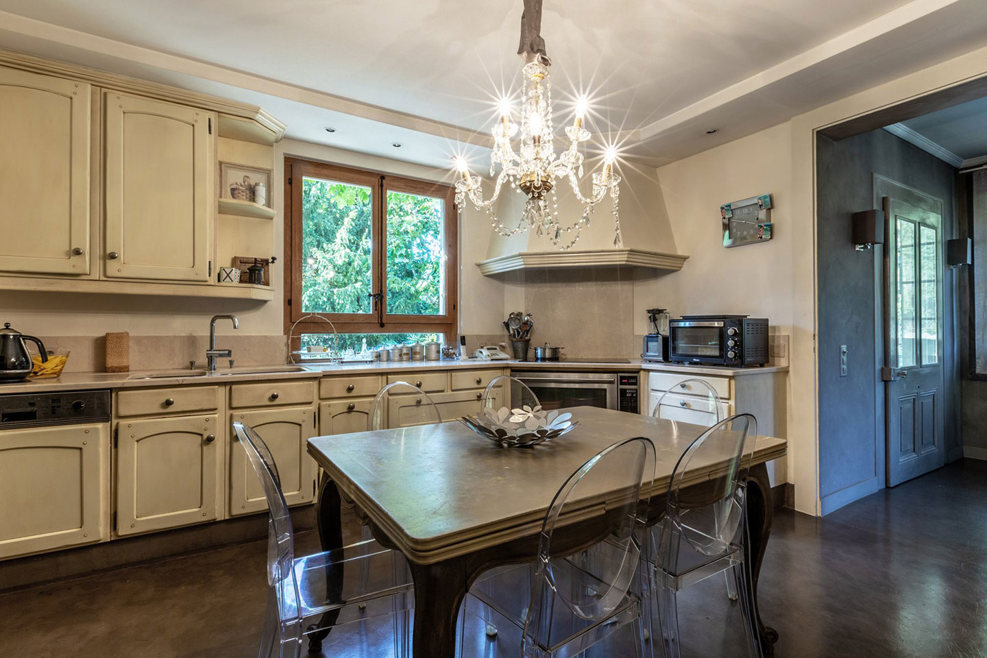 Splendid Property For Sale in Geneva Left Bank, Collonge-Bellerive | Kitchen | Presented by Finest International | Finest Residences