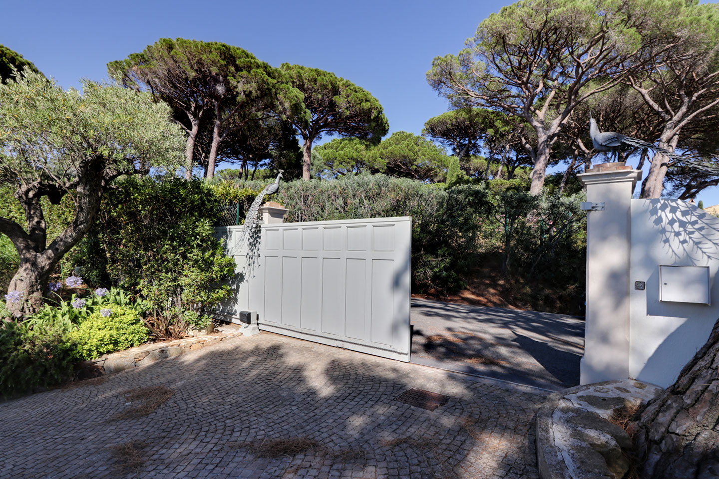 Luxury Property in Les Parcs de Saint Tropez, Côte d'Azur, France • The Gate | Listed by Bernard Corcos, CEO of Finest International | FINEST RESIDENCES