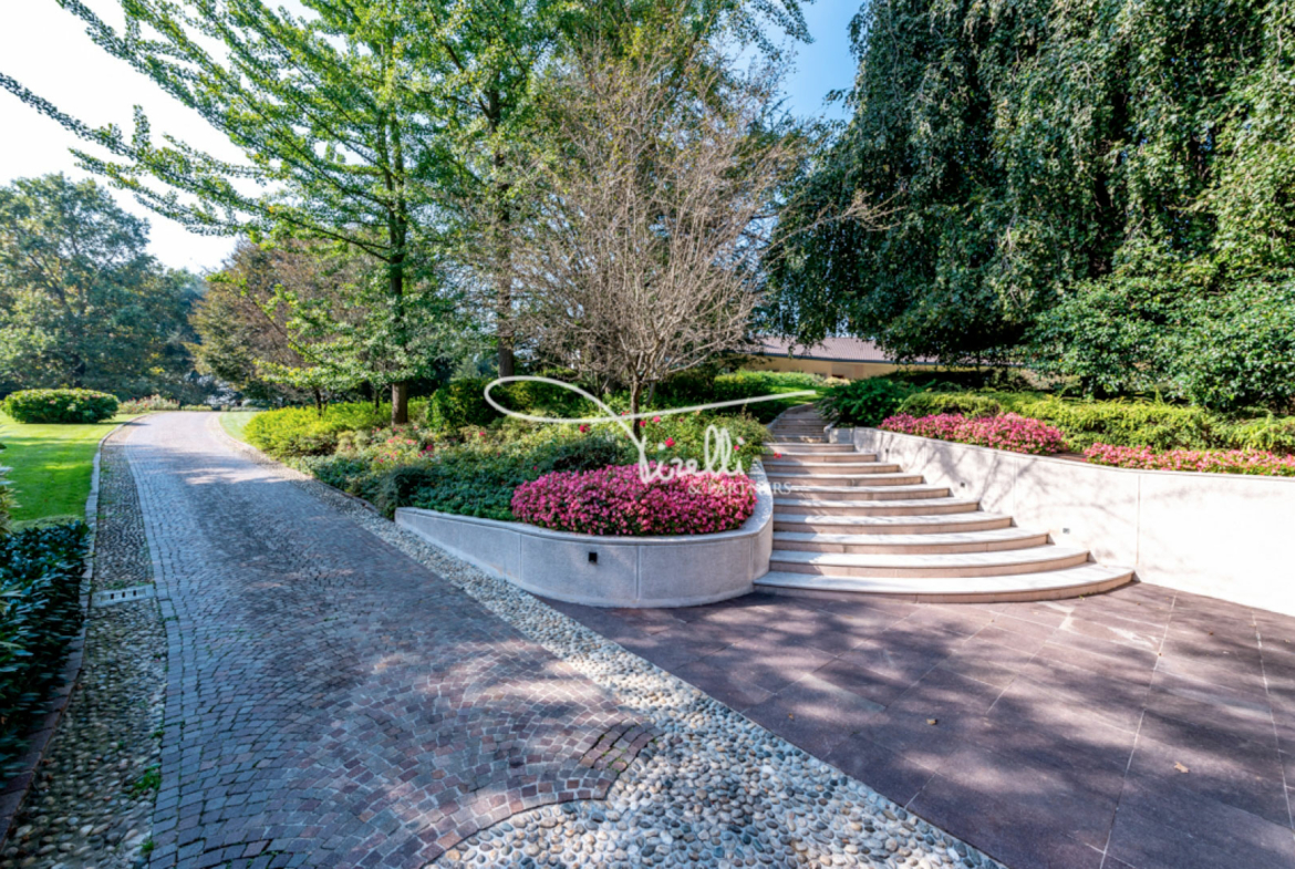 Superb Luxury Villa in Milan area, Casatenovo, Italy • Listed by Marco Ettore Tirelli, CEO of Tirelli & Partners | FINEST RESIDENCES