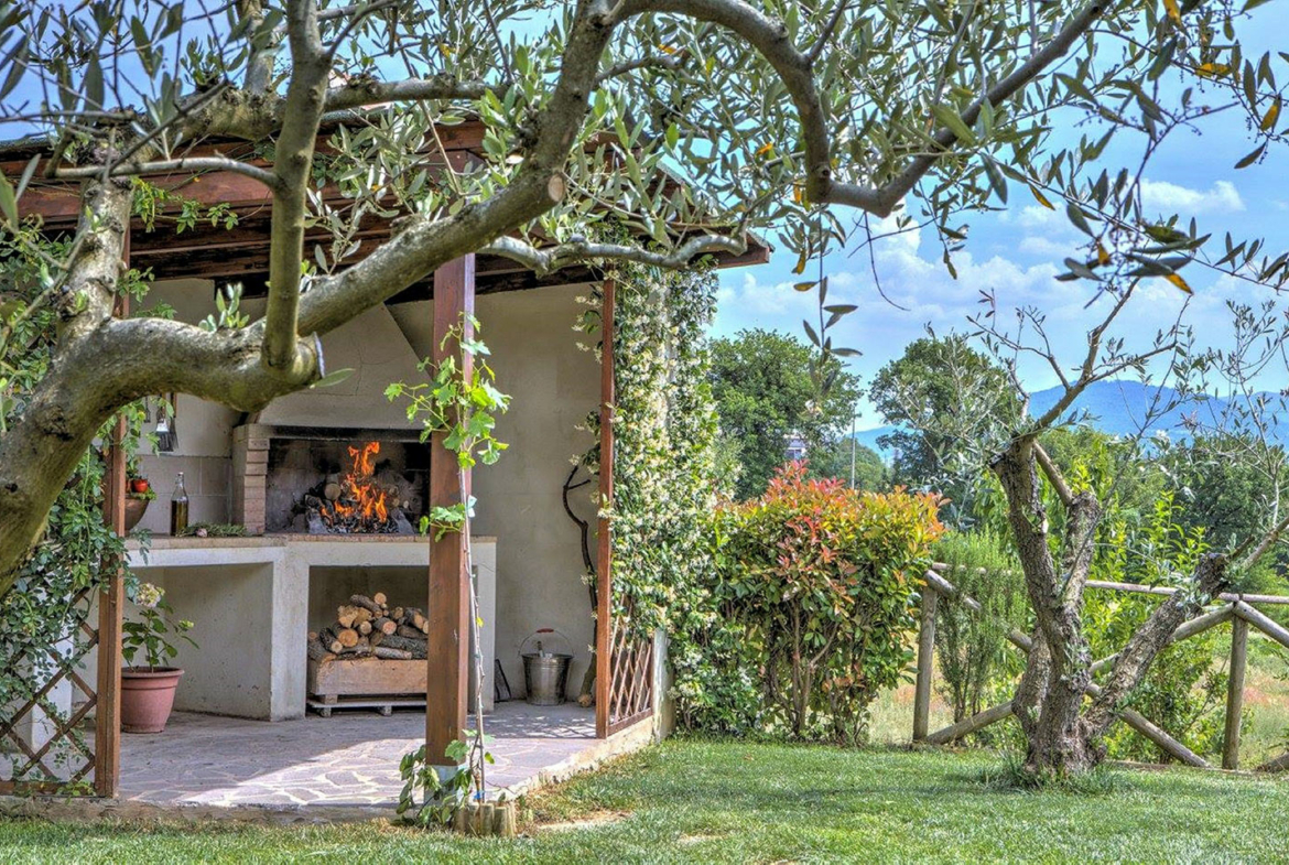 Rolling Over, Superb Property For Rent in Montone, Italy | Luxury Vacation Rental in Italy | Finest Residences