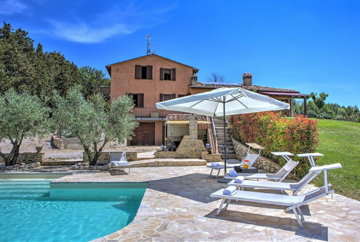 Rolling Over, Superb Property For Rent in Montone, Italy | Luxury Vacation Rental in Italy | Finest Residences