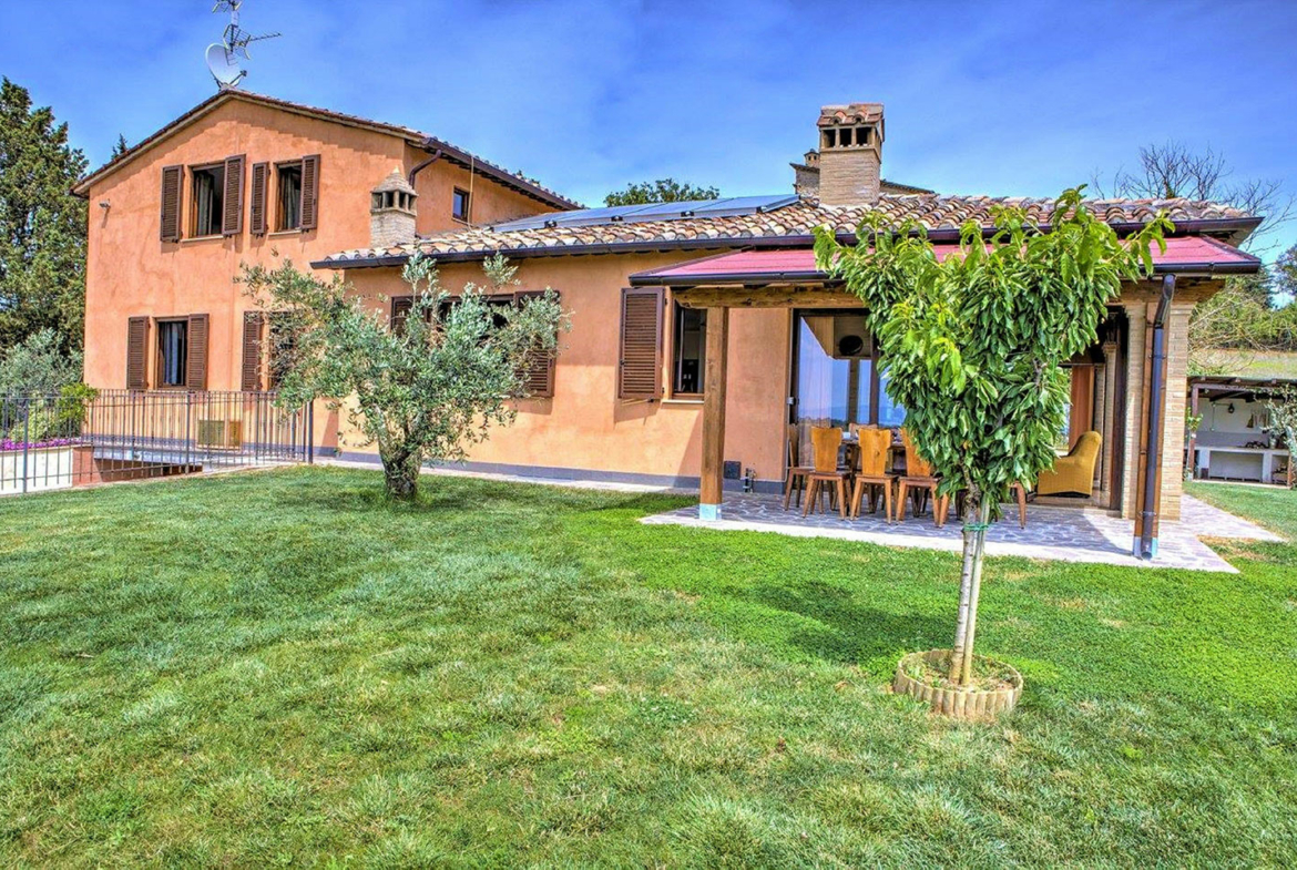 Rolling Over, Superb Property For Rent in Montone, Italy | Luxury Vacation Rental in Italy | Finest Residences