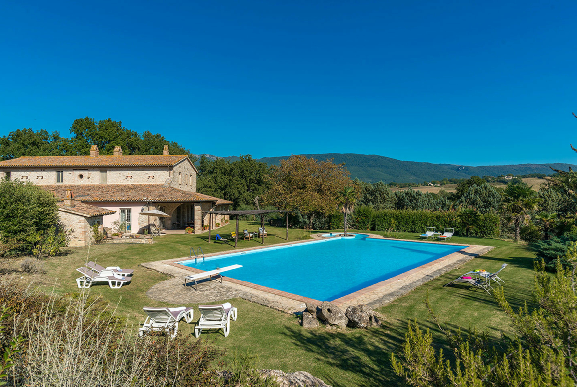 Casa Cicognola, Luxury Villa For Rent in Umbria, Italy | Luxury Vacation Rental in Italy | Finest Residences