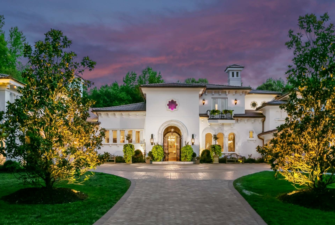 8371 Providence Road, Charlotte, NC, A luxury Mediterranean-style, Mizner-inspired property. Presented by Liza Caminiti, Senior Broker-in-Charge at Ivester Jackson | Christie’s International Real Estate • FINEST RESIDENCES