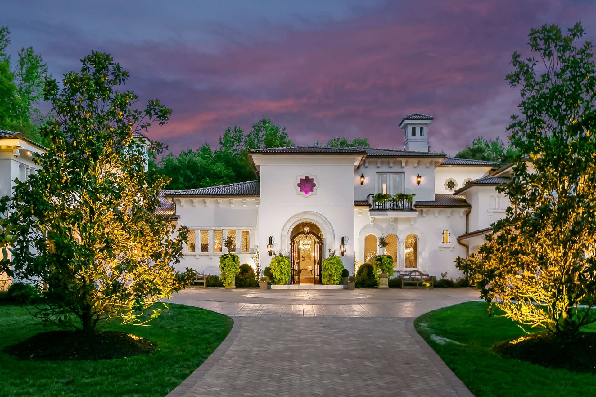 8371 Providence Road, Charlotte, NC, A luxury Mediterranean-style, Mizner-inspired property. Presented by Liza Caminiti, Senior Broker-in-Charge at Ivester Jackson | Christie’s International Real Estate • FINEST RESIDENCES