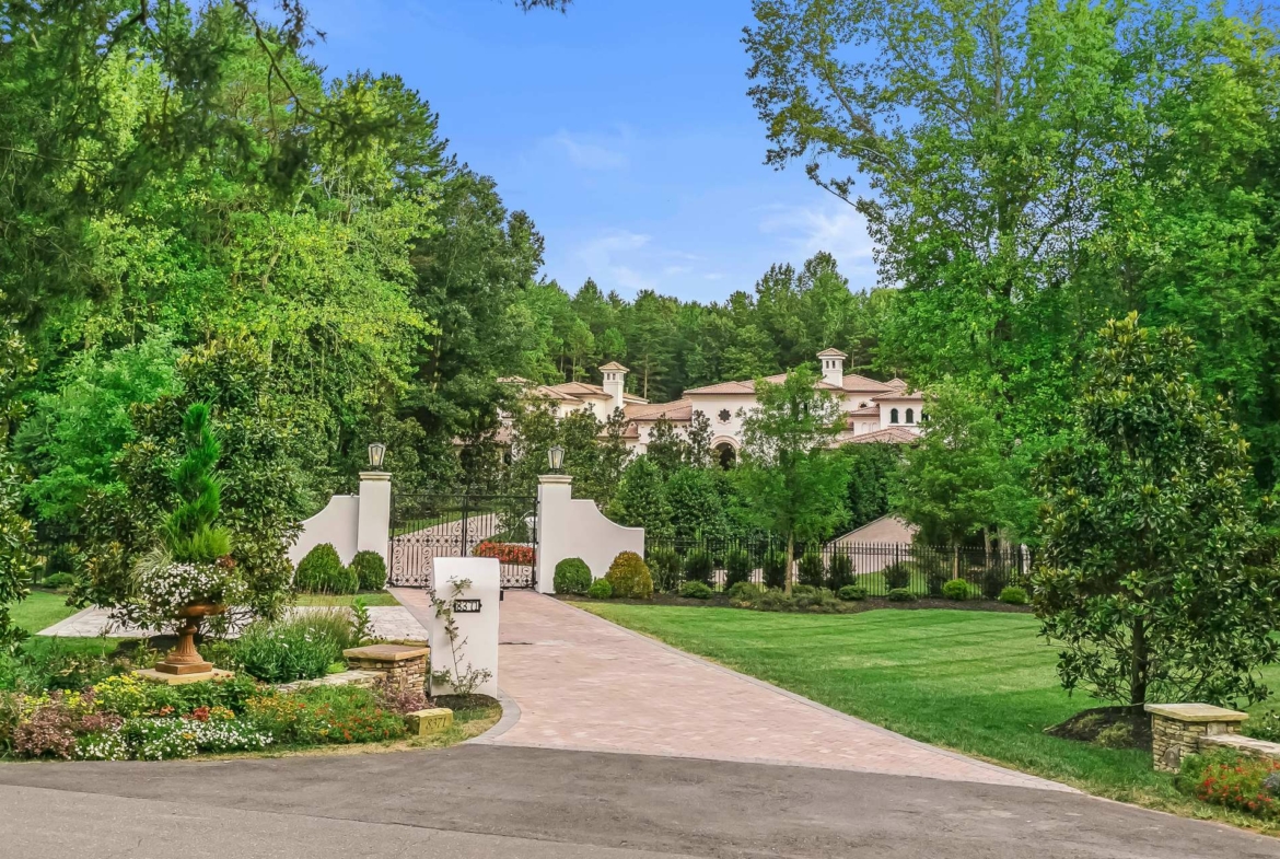 8371 Providence Road, Charlotte, NC, A luxury Mediterranean-style, Mizner-inspired property. Presented by Liza Caminiti, Senior Broker-in-Charge at Ivester Jackson | Christie’s International Real Estate • FINEST RESIDENCES