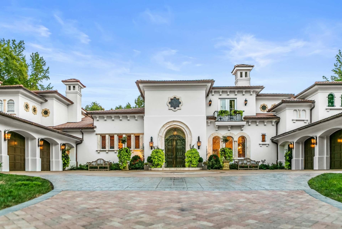 8371 Providence Road, Charlotte, NC, A luxury Mediterranean-style, Mizner-inspired property. Presented by Liza Caminiti, Senior Broker-in-Charge at Ivester Jackson | Christie’s International Real Estate • FINEST RESIDENCES