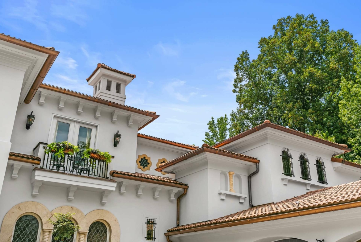 8371 Providence Road, Charlotte, NC, A luxury Mediterranean-style, Mizner-inspired property. Presented by Liza Caminiti, Senior Broker-in-Charge at Ivester Jackson | Christie’s International Real Estate • FINEST RESIDENCES