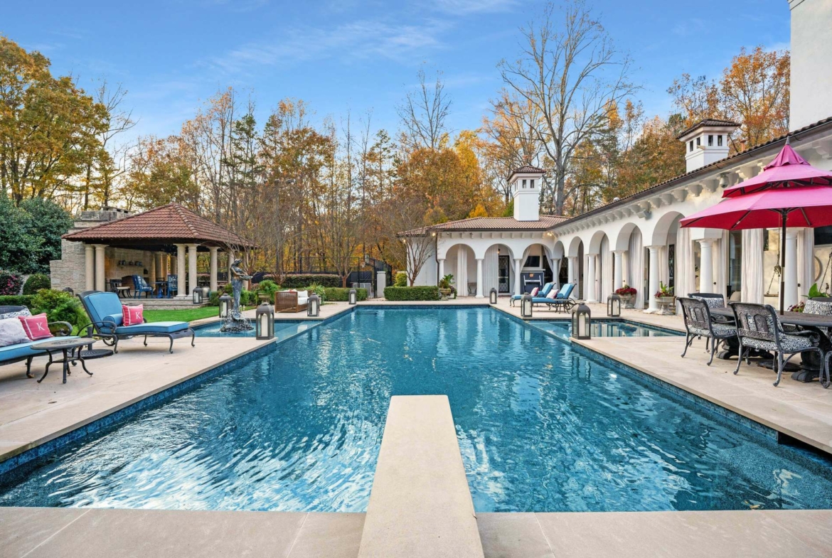 8371 Providence Road, Charlotte, NC, A luxury Mediterranean-style, Mizner-inspired property. Presented by Liza Caminiti, Senior Broker-in-Charge at Ivester Jackson | Christie’s International Real Estate • FINEST RESIDENCES