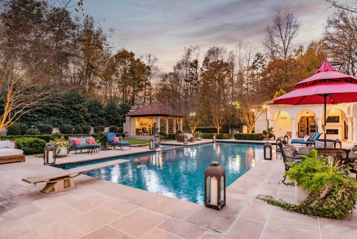 8371 Providence Road, Charlotte, NC, A luxury Mediterranean-style, Mizner-inspired property. Presented by Liza Caminiti, Senior Broker-in-Charge at Ivester Jackson | Christie’s International Real Estate • FINEST RESIDENCES