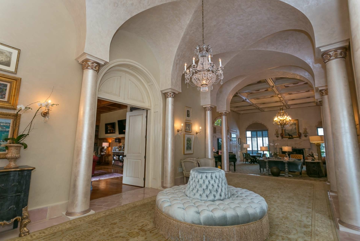 8371 Providence Road, Charlotte, NC, A luxury Mediterranean-style, Mizner-inspired property. Presented by Liza Caminiti, Senior Broker-in-Charge at Ivester Jackson | Christie’s International Real Estate • FINEST RESIDENCES