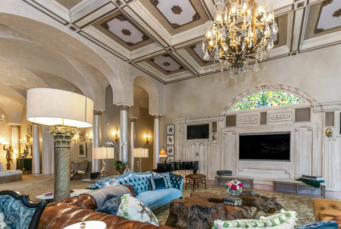 8371 Providence Road, Charlotte, NC, A luxury Mediterranean-style, Mizner-inspired property. Presented by Liza Caminiti, Senior Broker-in-Charge at Ivester Jackson | Christie’s International Real Estate • FINEST RESIDENCES