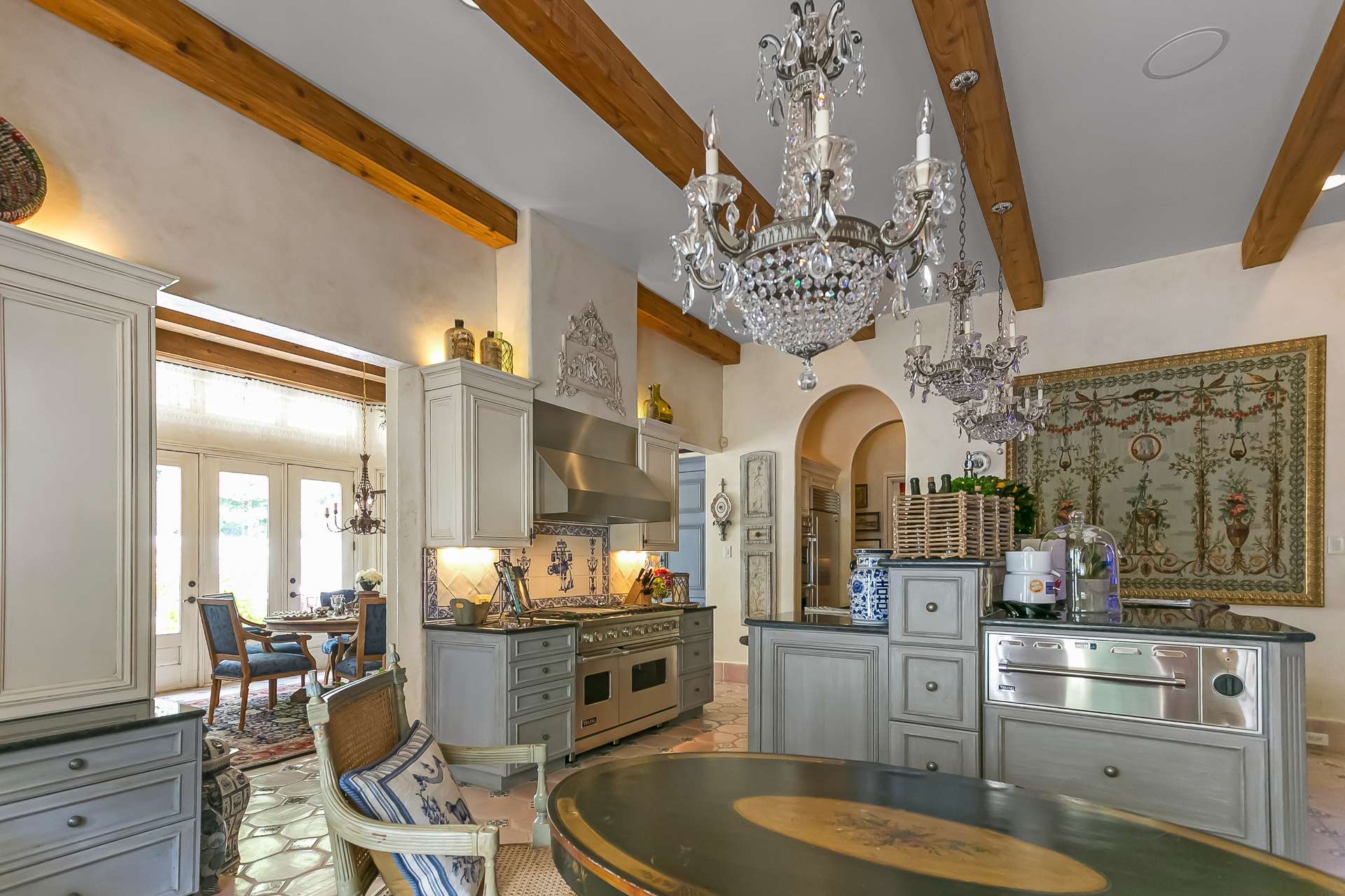 8371 Providence Road, Charlotte, NC, A luxury Mediterranean-style, Mizner-inspired property. Presented by Liza Caminiti, Senior Broker-in-Charge at Ivester Jackson | Christie’s International Real Estate • FINEST RESIDENCES