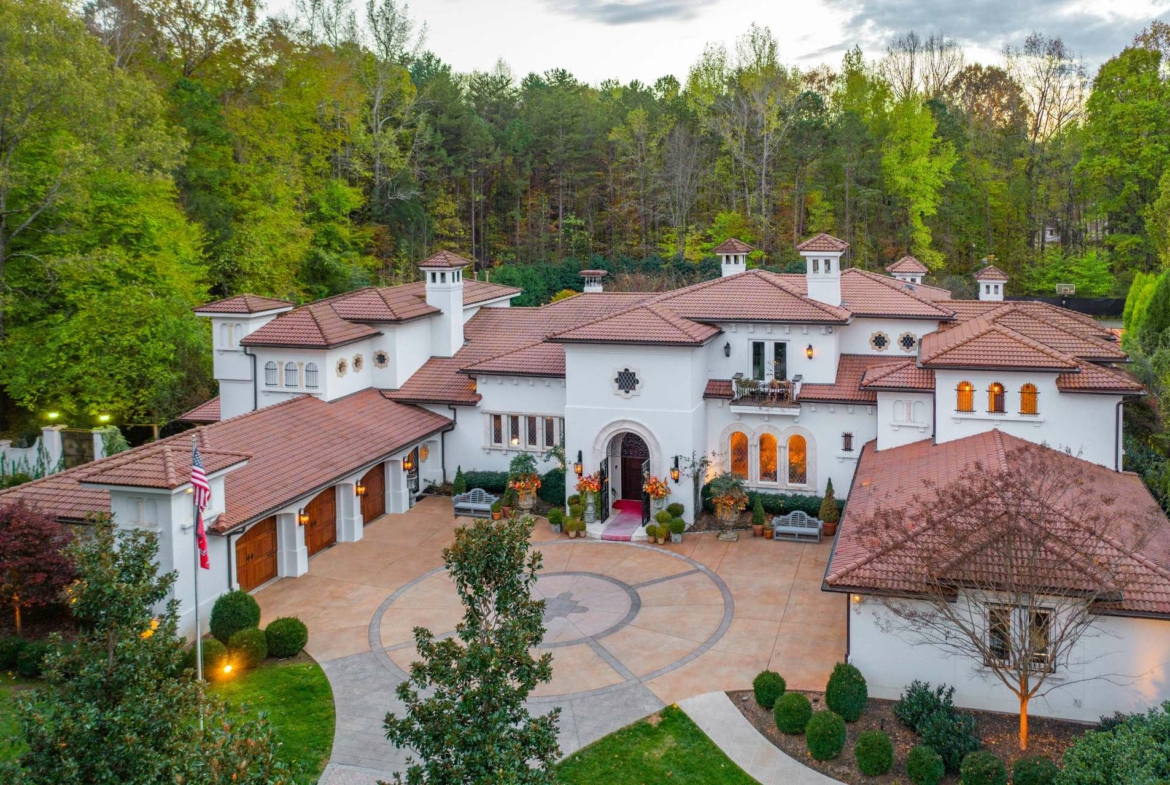 8371 Providence Road, Charlotte, NC, A luxury Mediterranean-style, Mizner-inspired property. Presented by Liza Caminiti, Senior Broker-in-Charge at Ivester Jackson | Christie’s International Real Estate • FINEST RESIDENCES