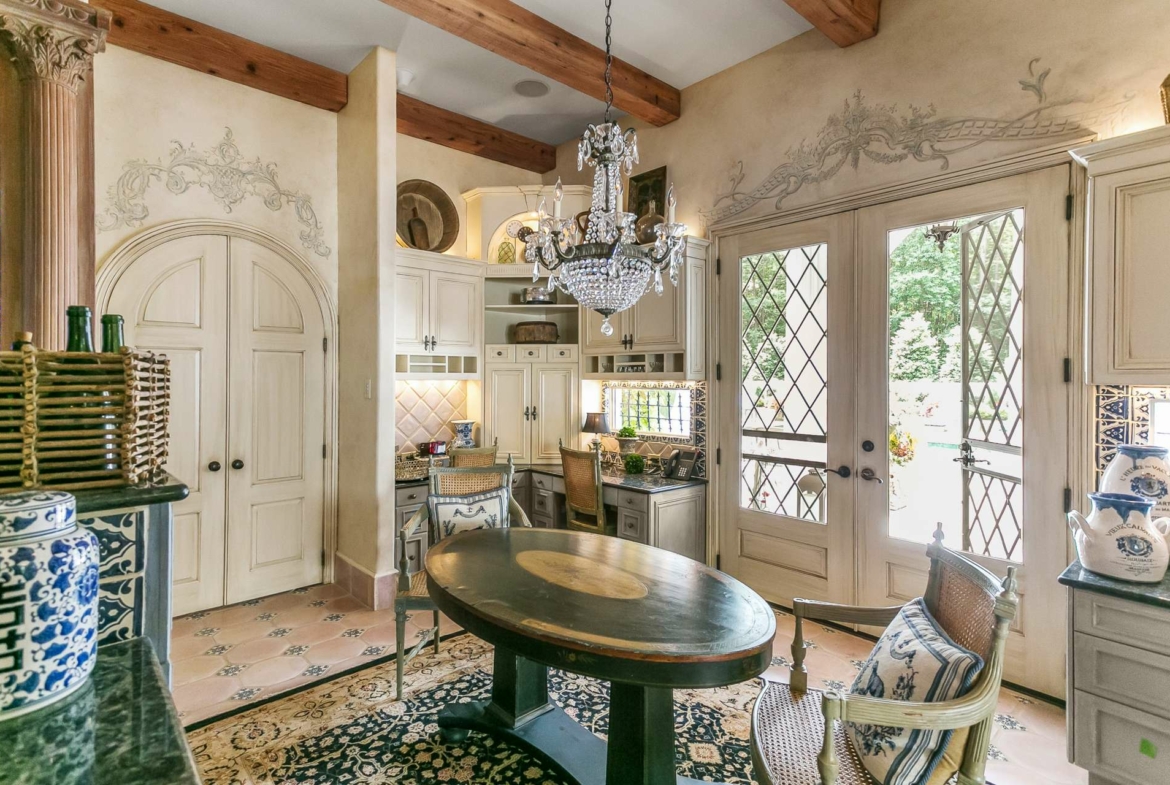 8371 Providence Road, Charlotte, NC, A luxury Mediterranean-style, Mizner-inspired property. Presented by Liza Caminiti, Senior Broker-in-Charge at Ivester Jackson | Christie’s International Real Estate • FINEST RESIDENCES