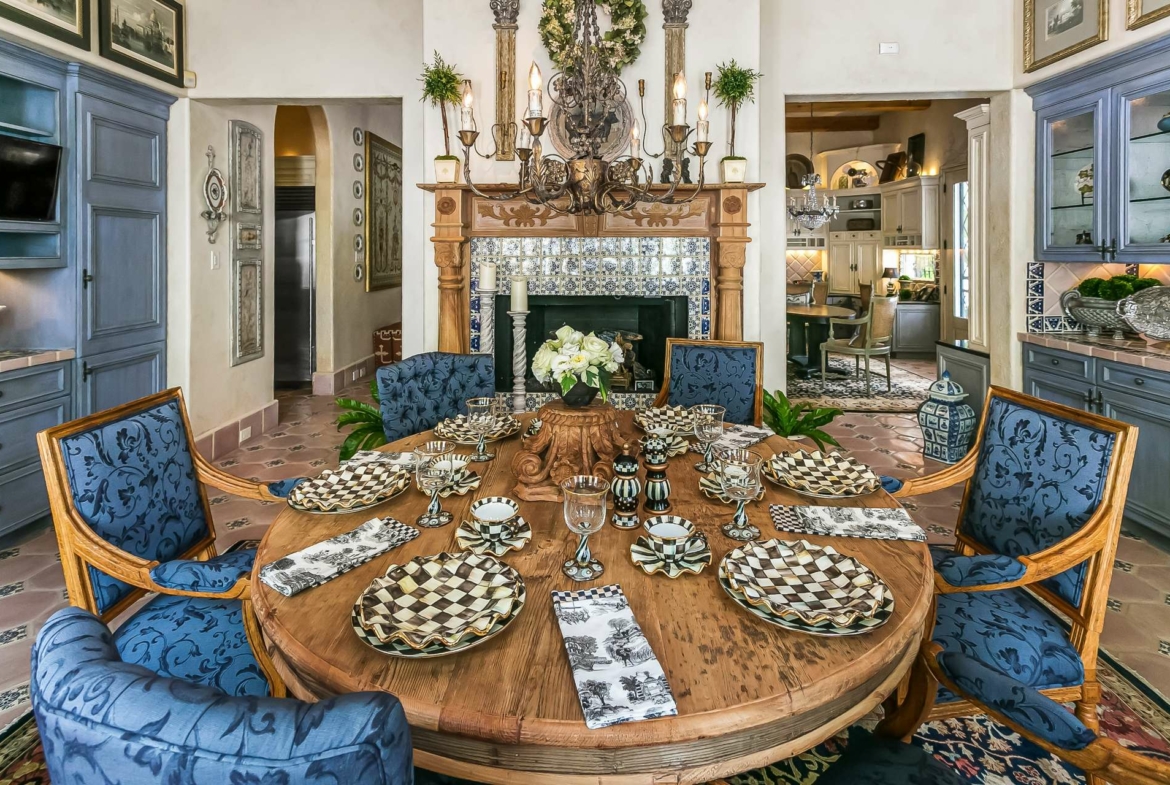 8371 Providence Road, Charlotte, NC, A luxury Mediterranean-style, Mizner-inspired property. Presented by Liza Caminiti, Senior Broker-in-Charge at Ivester Jackson | Christie’s International Real Estate • FINEST RESIDENCES