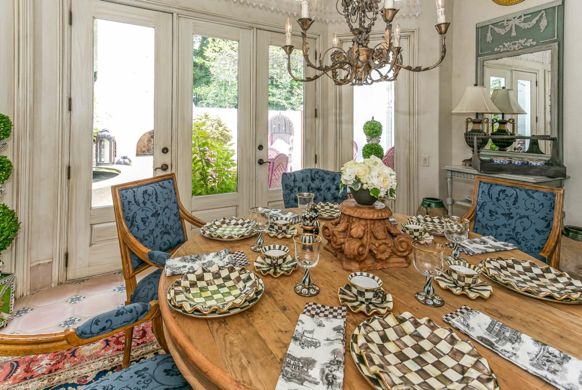 8371 Providence Road, Charlotte, NC, A luxury Mediterranean-style, Mizner-inspired property. Presented by Liza Caminiti, Senior Broker-in-Charge at Ivester Jackson | Christie’s International Real Estate • FINEST RESIDENCES