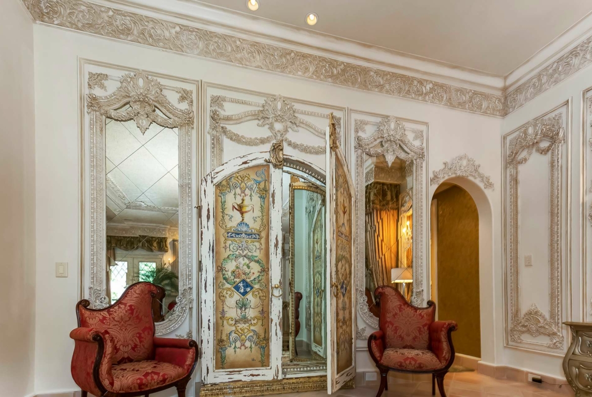 8371 Providence Road, Charlotte, NC, A luxury Mediterranean-style, Mizner-inspired property. Presented by Liza Caminiti, Senior Broker-in-Charge at Ivester Jackson | Christie’s International Real Estate • FINEST RESIDENCES