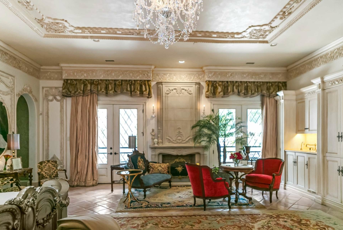 8371 Providence Road, Charlotte, NC, A luxury Mediterranean-style, Mizner-inspired property. Presented by Liza Caminiti, Senior Broker-in-Charge at Ivester Jackson | Christie’s International Real Estate • FINEST RESIDENCES