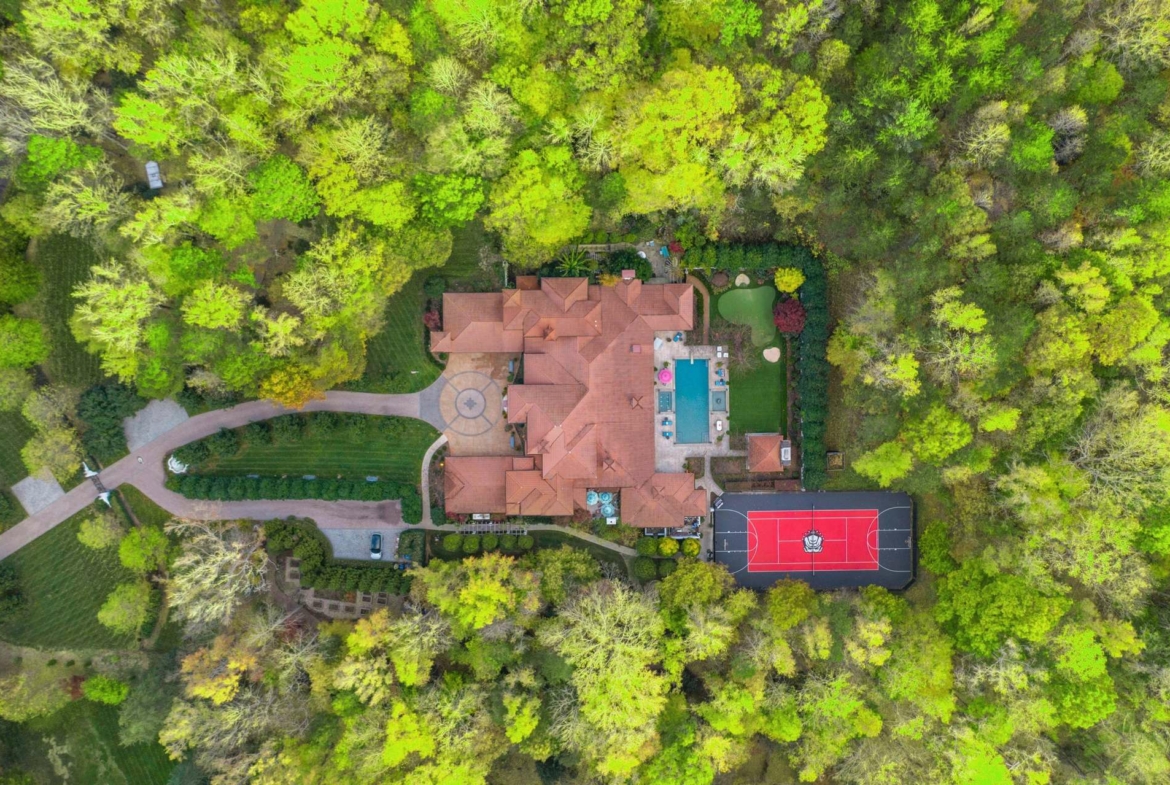 8371 Providence Road, Charlotte, NC, A luxury Mediterranean-style, Mizner-inspired property. Presented by Liza Caminiti, Senior Broker-in-Charge at Ivester Jackson | Christie’s International Real Estate • FINEST RESIDENCES