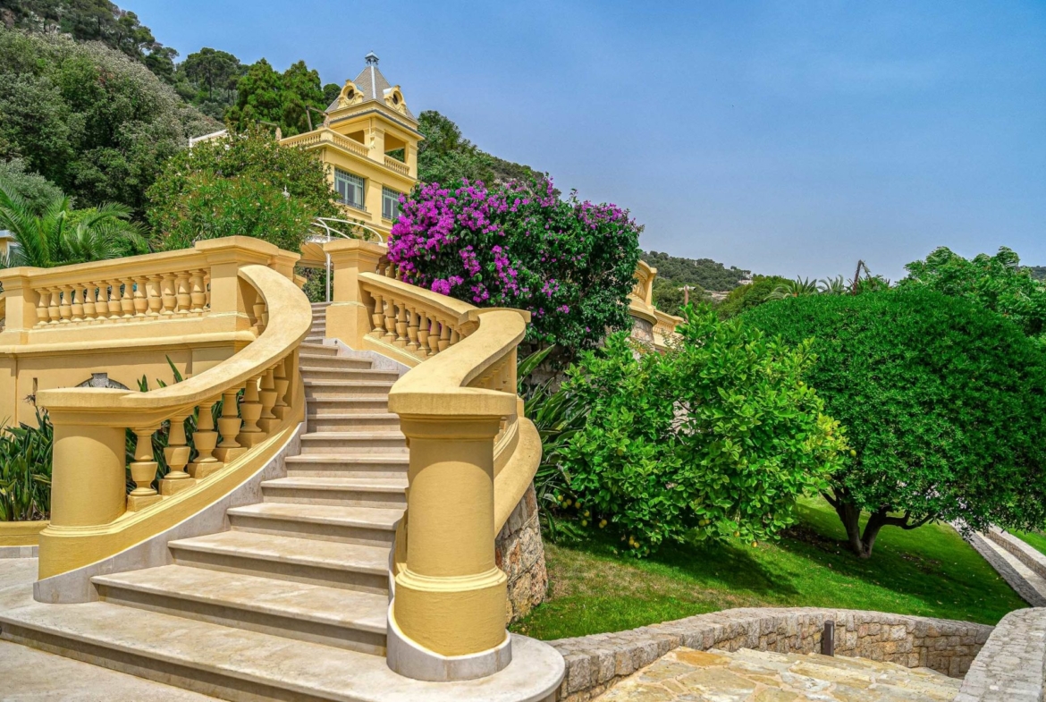 Villa La Rêve d'Azur, an exquisite seaside estate nestled upon Villefranche sur Mer's most expansive parcel of land. | Côte d'Azur Sotheby's International Realty • Buyers to be represented by Finest International | Finest Residences