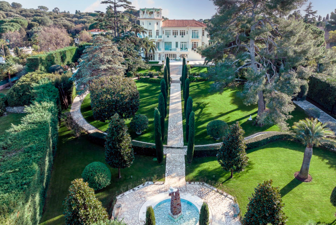 Château des Alpes, Luxury Estate on the Cap d'Antibes, France. Listed by Côte d'Azur Sotheby's International Realty | Finest Residences